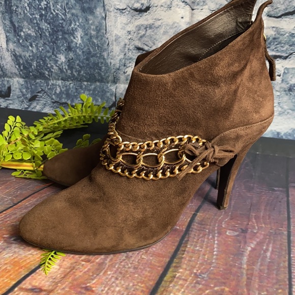 B Makowsky Suede Bold Gold Chain Link Heeled Booties - Picture 2 of 12